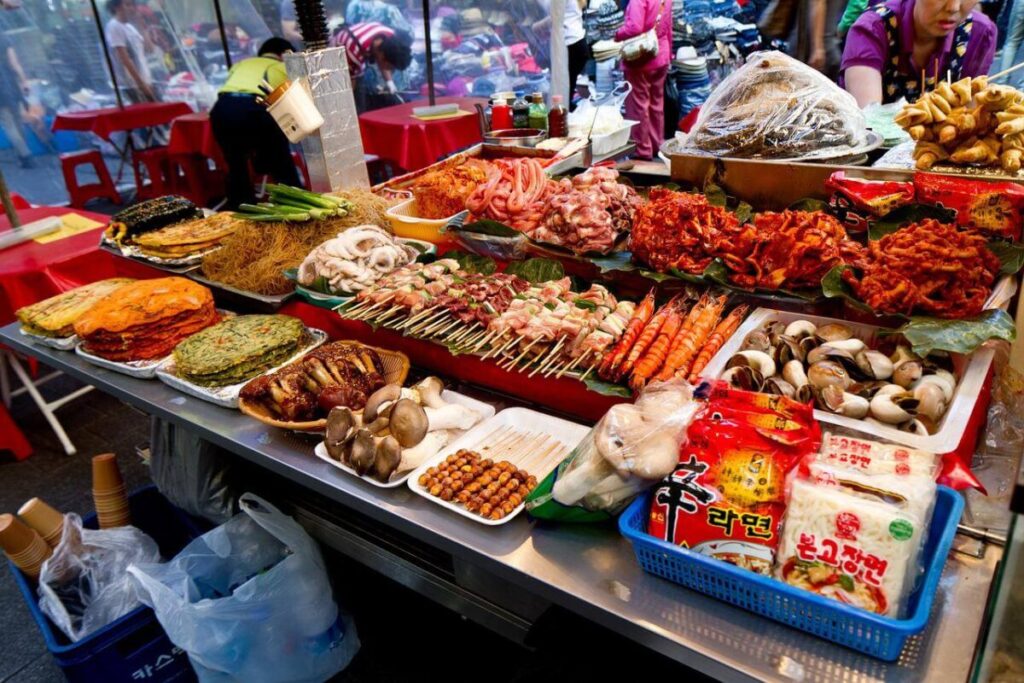 韓国市場の美味しそうな食べ物